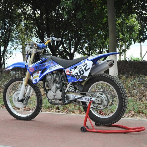 HOMCOM Support Béquille De Moto Arrière Lève Moto Arrière Sur Roulettes Avec Adaptateurs Caoutchouc Rouge Et Noir 4 HOMCOM Support Béquille De Moto Arrière Lève Moto Arrière Sur Roulettes Avec Adaptateurs Caoutchouc Rouge Et Noir – Image 2